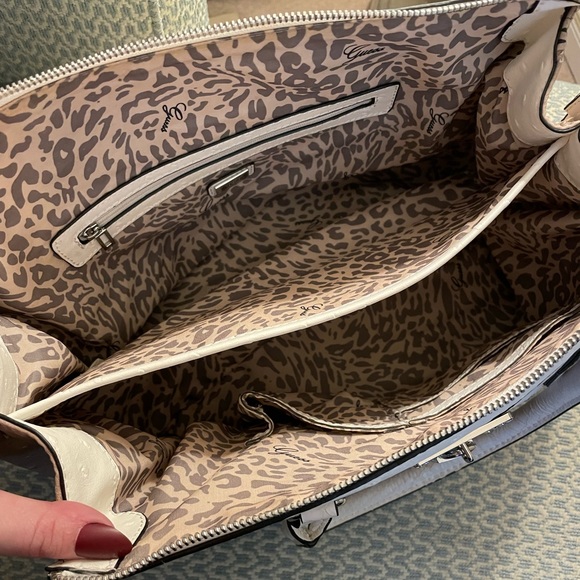 🚀 MASTER SALE Guess - 90s Handbag! - Picture 9 of 11